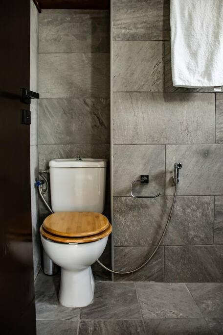 Pelekanos Beachfront Apartment Эпископи Экстерьер фото